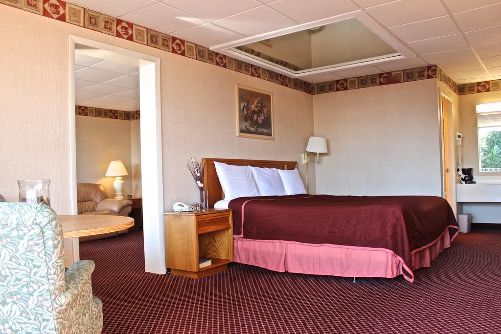 Regency Inn Richmond Dumbarton Стая снимка