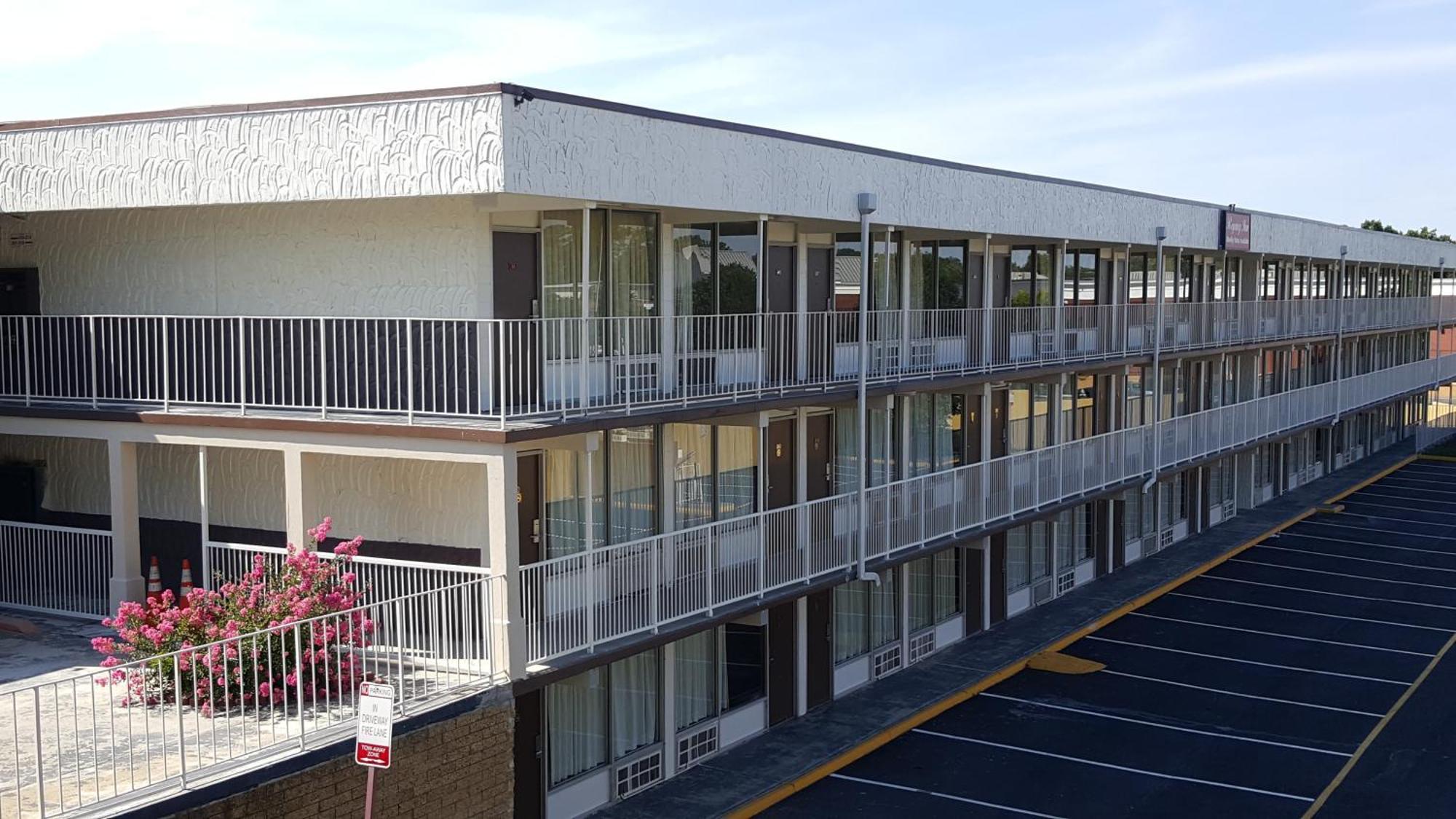 Regency Inn Richmond Dumbarton Екстериор снимка