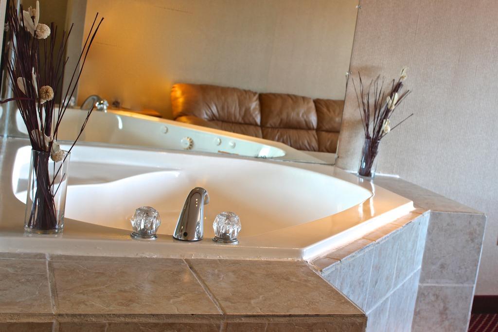 Regency Inn Richmond Dumbarton Екстериор снимка