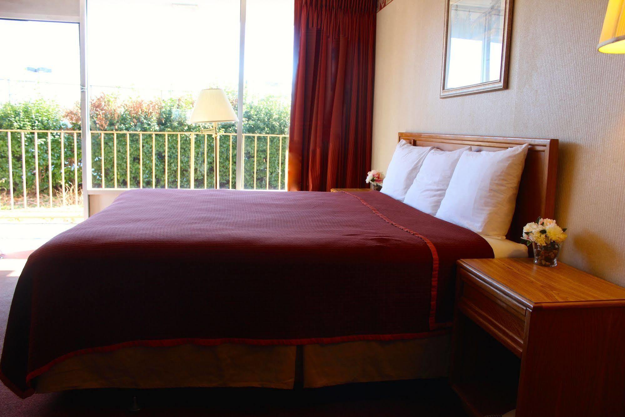 Regency Inn Richmond Dumbarton Екстериор снимка