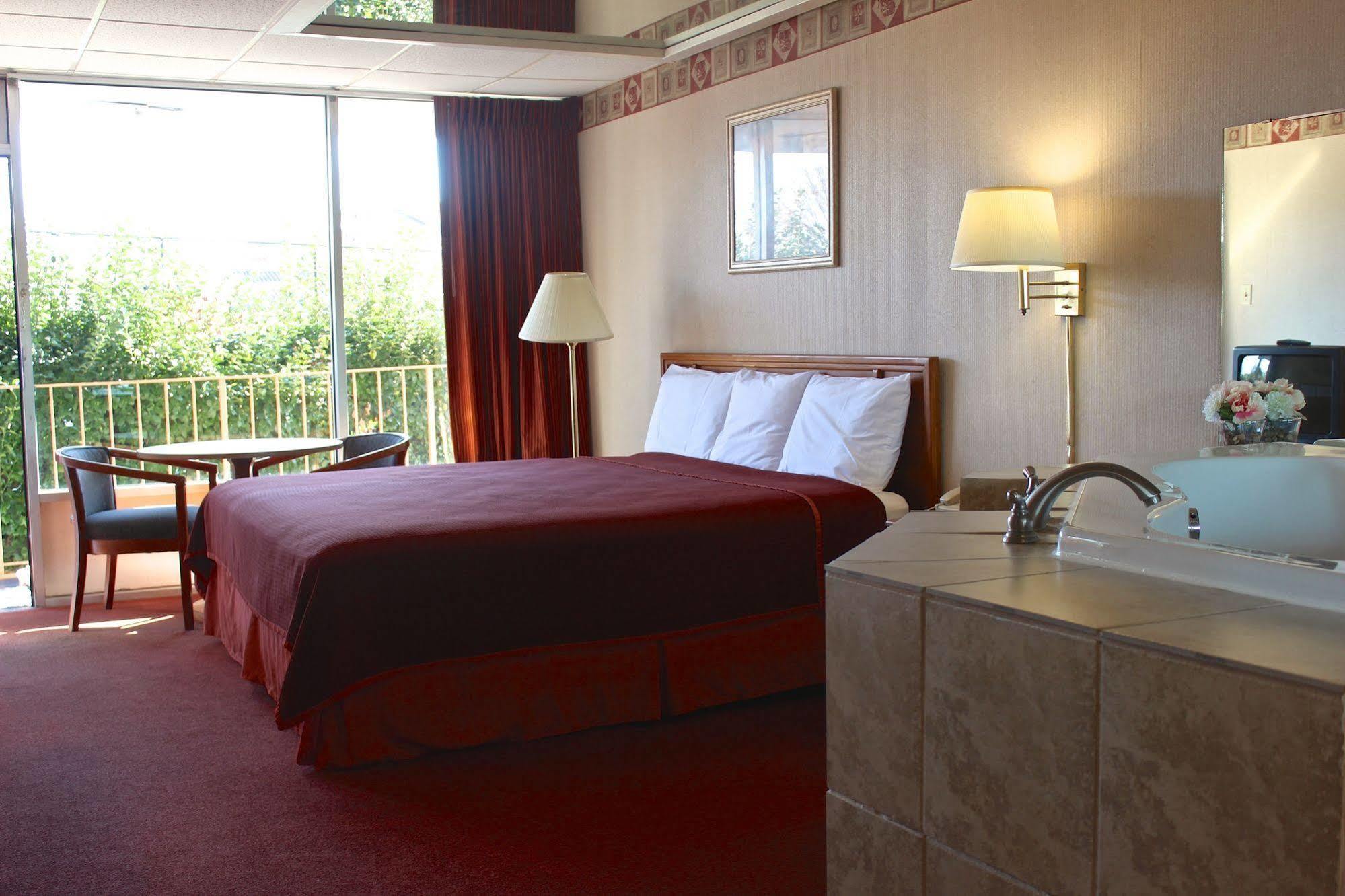 Regency Inn Richmond Dumbarton Екстериор снимка