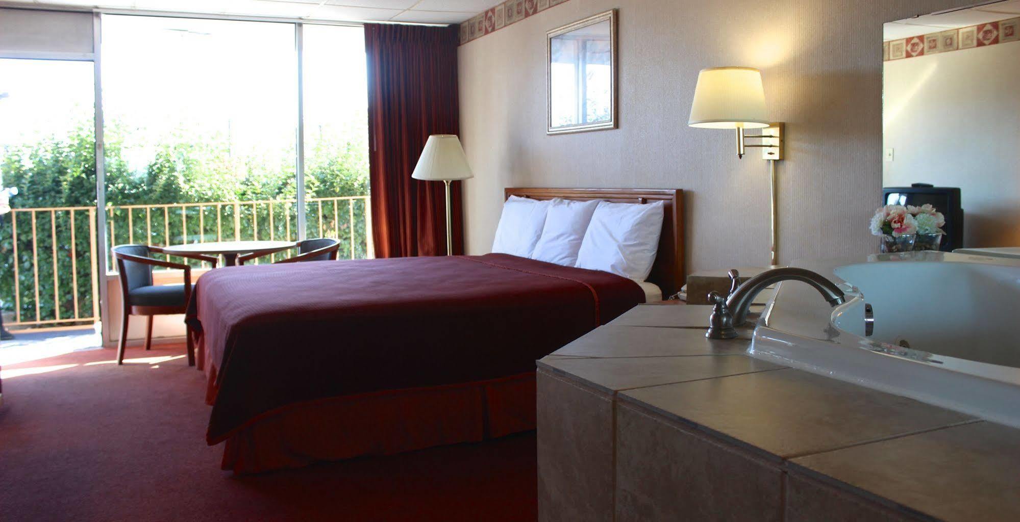Regency Inn Richmond Dumbarton Екстериор снимка